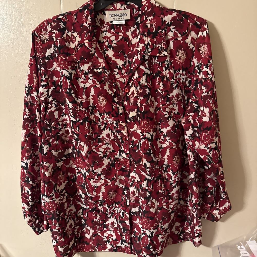 Donkenny Women's Red Floral Blouse Vintage Gold Accent
